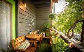Lush, Enchanting Austin Oasis!
